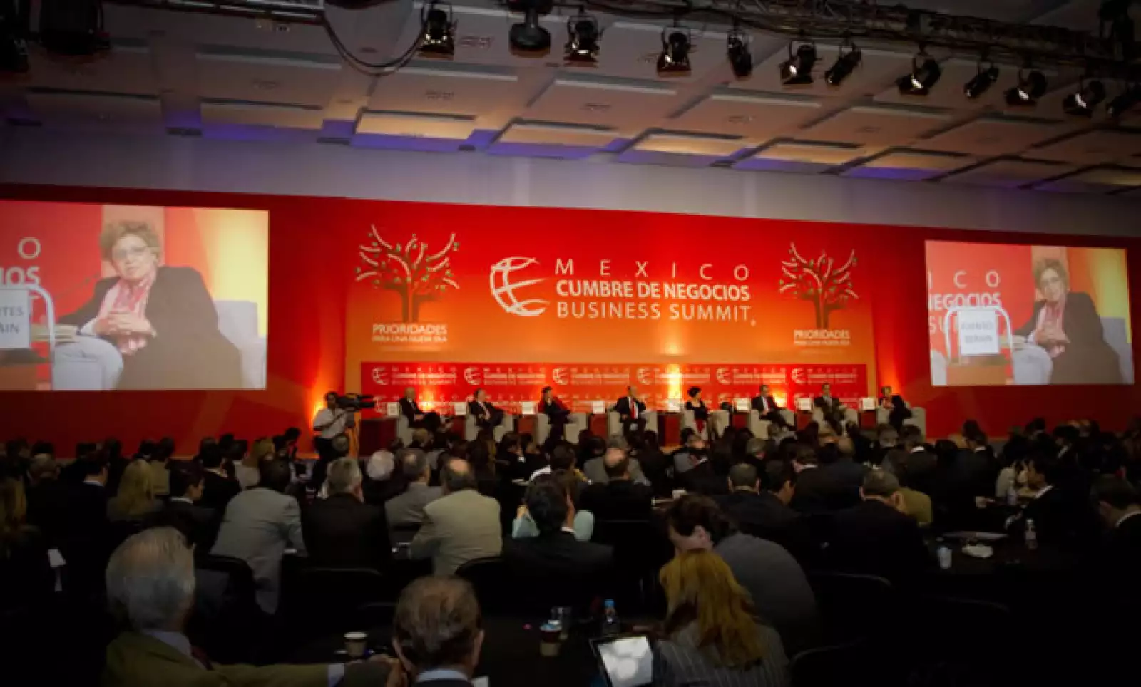 La vicepresidenta editorial de Grupo Expansión participó en los foros donde se discutieron las oportunidades para impulsar a la economía mexicana  y cómo sacar ventaja de la actual situación financiera mundial.