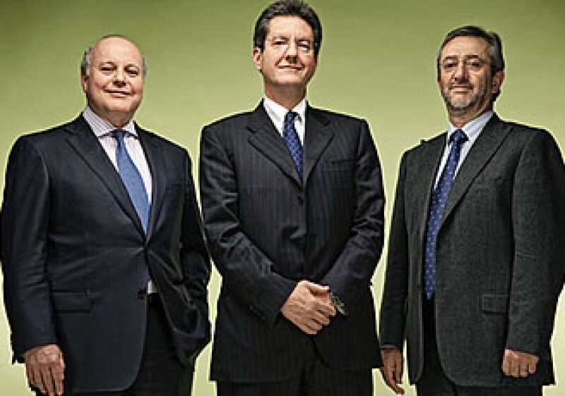 Joaquín Ávila, de EMX Capital, Jonathan Davis, de GKM, y Hernán Sabau, de SAI Consultores, van por los 80,000 MDP que las afores podrían invertir en estos instrumentos. (Foto: Patricia Madrigal)