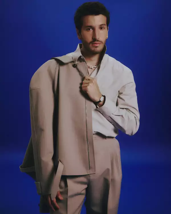 Foto: Alonso Díaz, Camisa y pantalón: Bottega Veneta, Joyería: Tiffany & Co. 