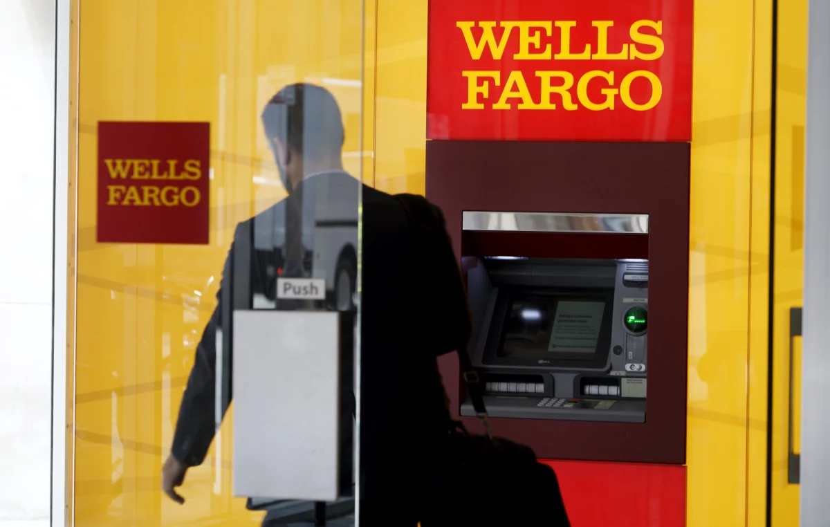 El banco Wells Fargo crea reservas preventivas ante los problemas en el sector del gas y del petróleo.