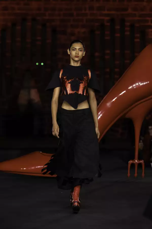 carla-fernandez-diablo-viste-moda