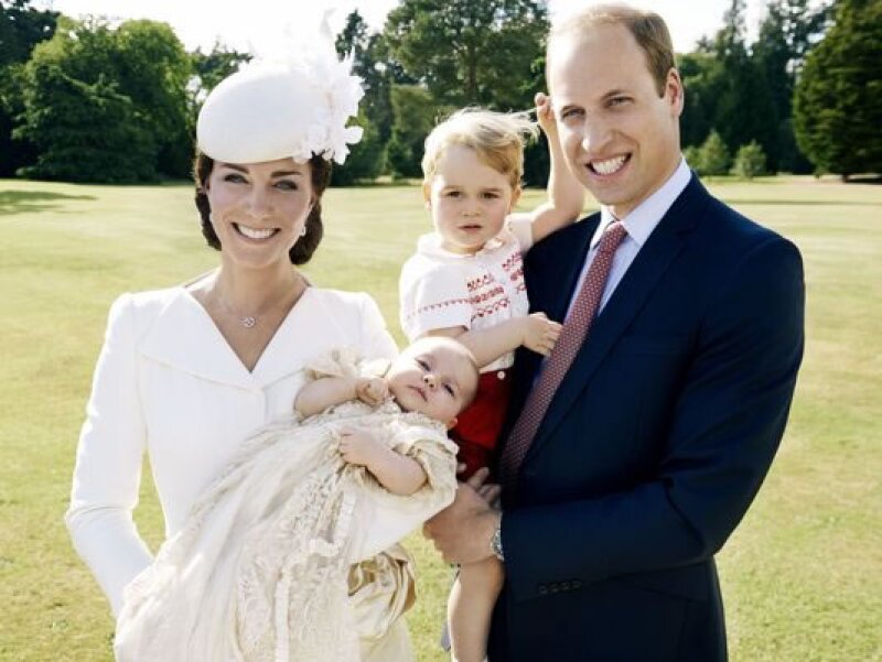 Mario Testino captó esta imagen familiar tras el bautizo de la princesa Charlotte.