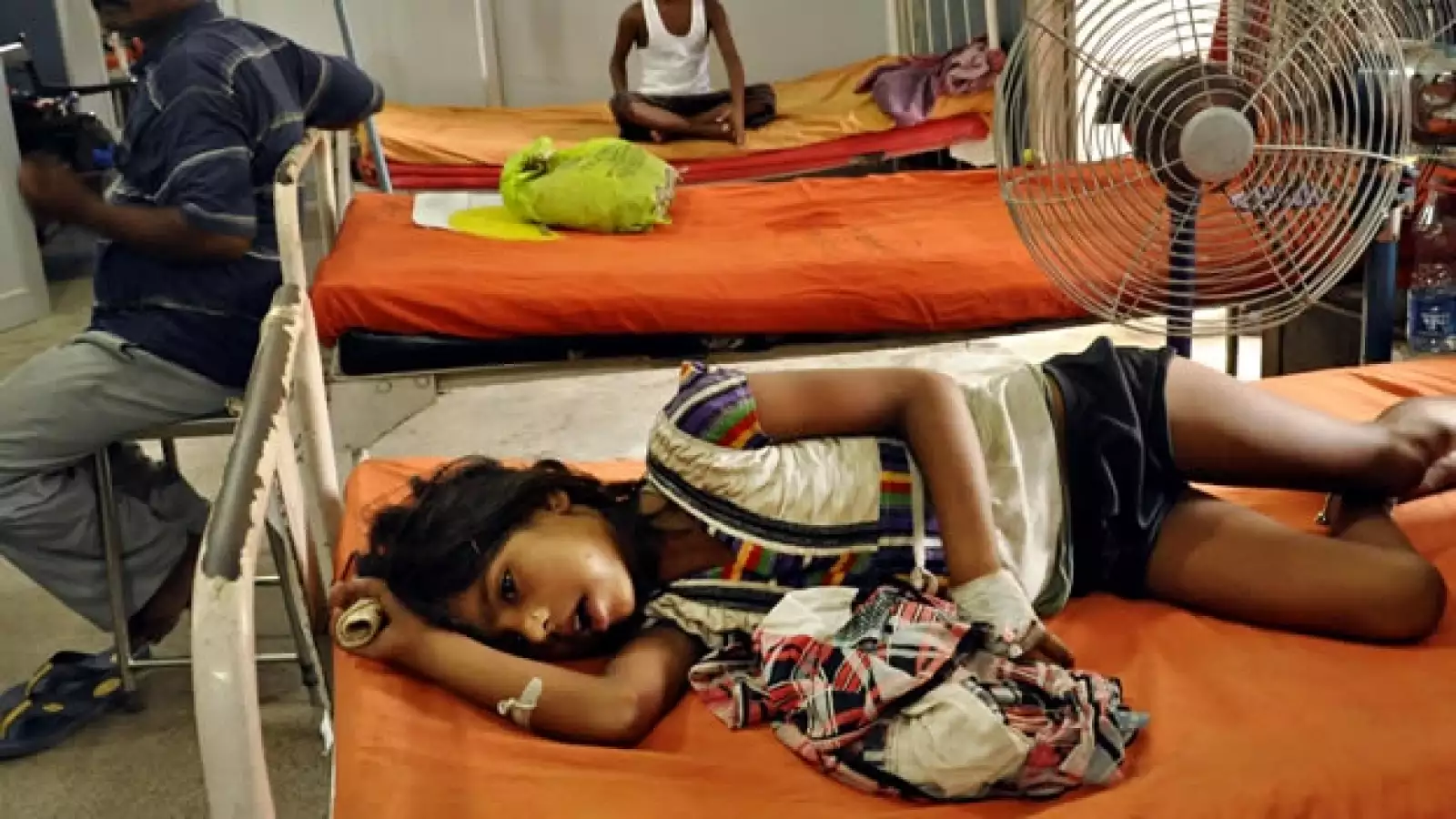 Niños intoxicados por comida en India