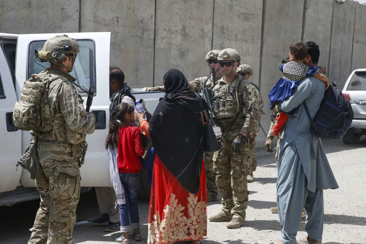  Washington pide a estadounidenses en Afganistán no viajar al aeropuerto de Kabul