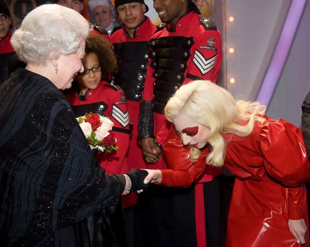 reina-isabel-lady-gaga