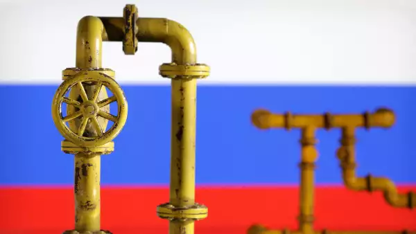 Modelo de gasoducto de gas natural y bandera rusa