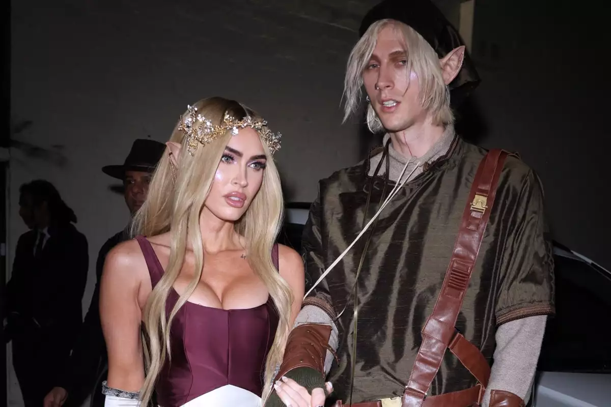 Megan Fox tiene accidente con su disfraz de Halloween y muestra partes íntimas