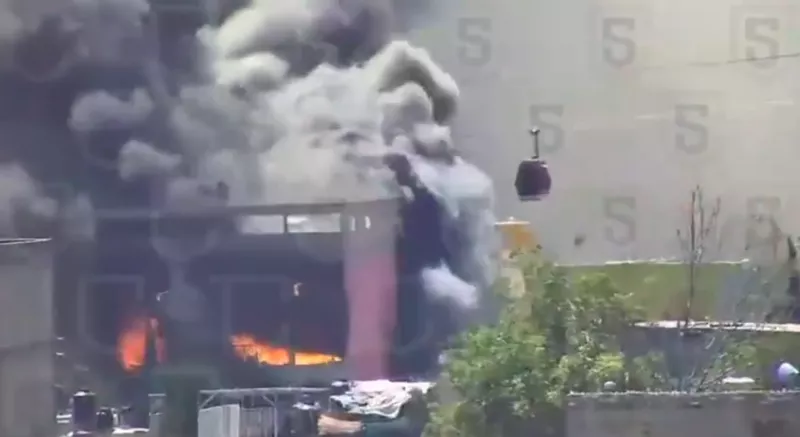 Incendio en Ecatepec hoy: fuego en fábrica de colchones provoca suspensión del Mexicable 