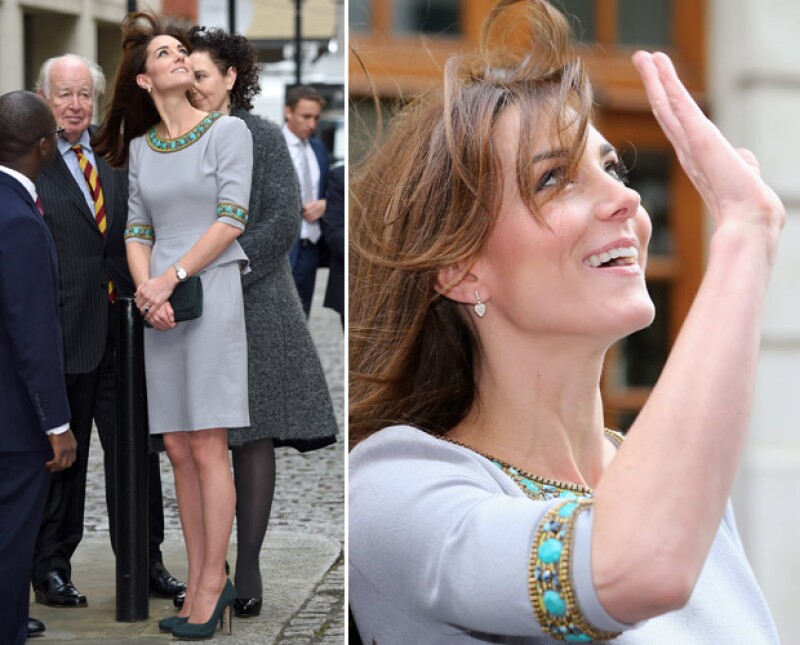 A pesar de lo sucedido con el impredecible clima de Londres, Kate se mostró bastante acorde a la situación.