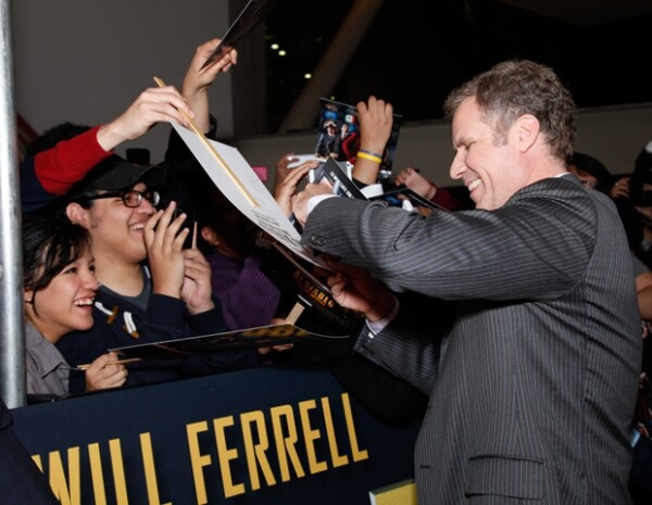 Will Ferrell firmó autógrafos a los fans mexicanos reunidos en Plaza Antara.