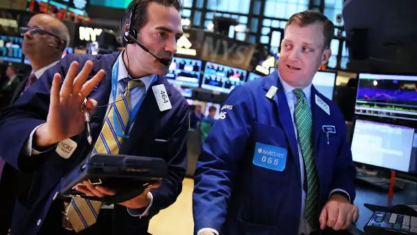 La Bolsa de Nueva York cerró con resultados variados; el S&P 500 se acercó a su máximo histórico por el sector energético.