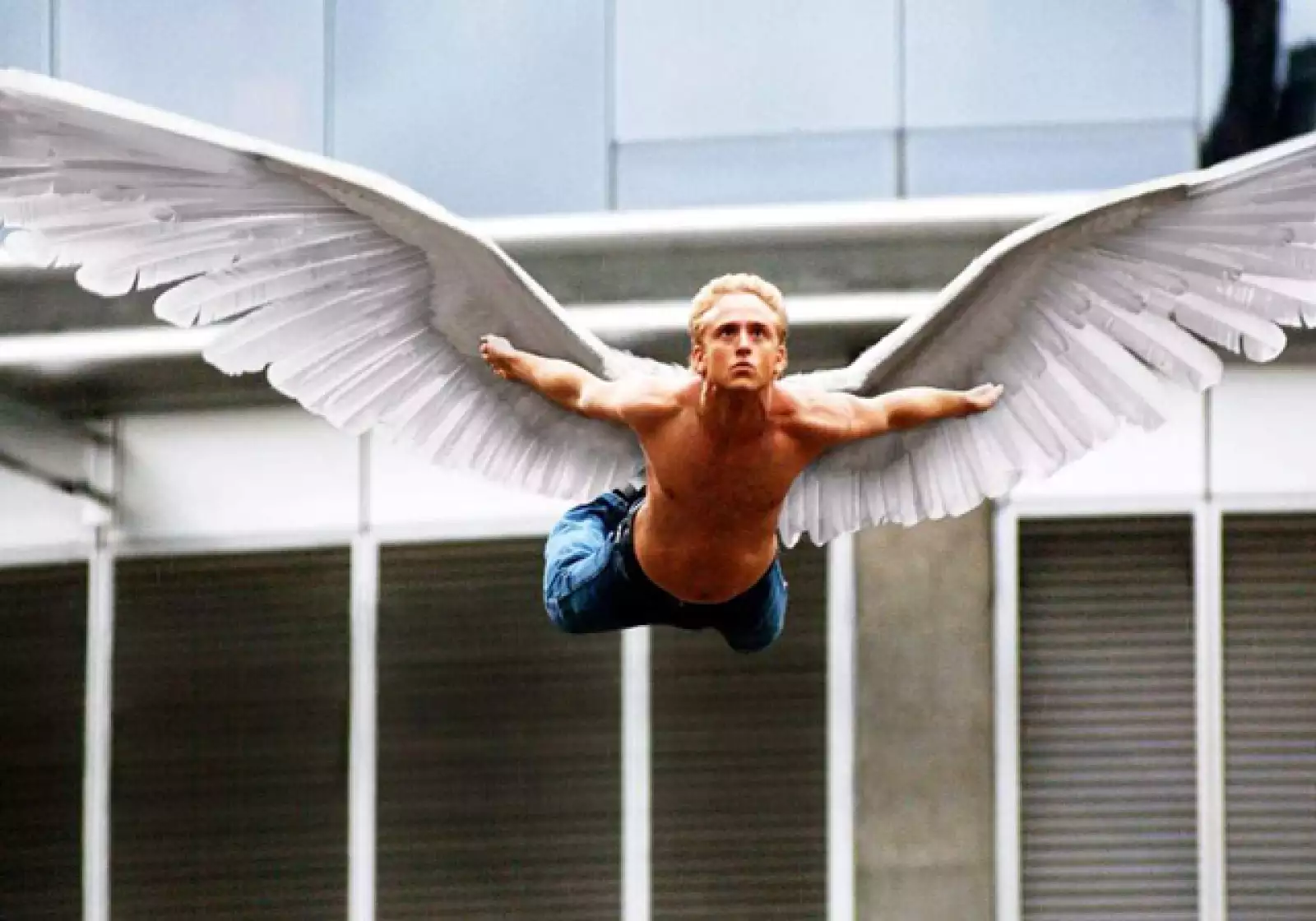 Ben Foster como Angel, qué podemos decir...como caído del cielo.