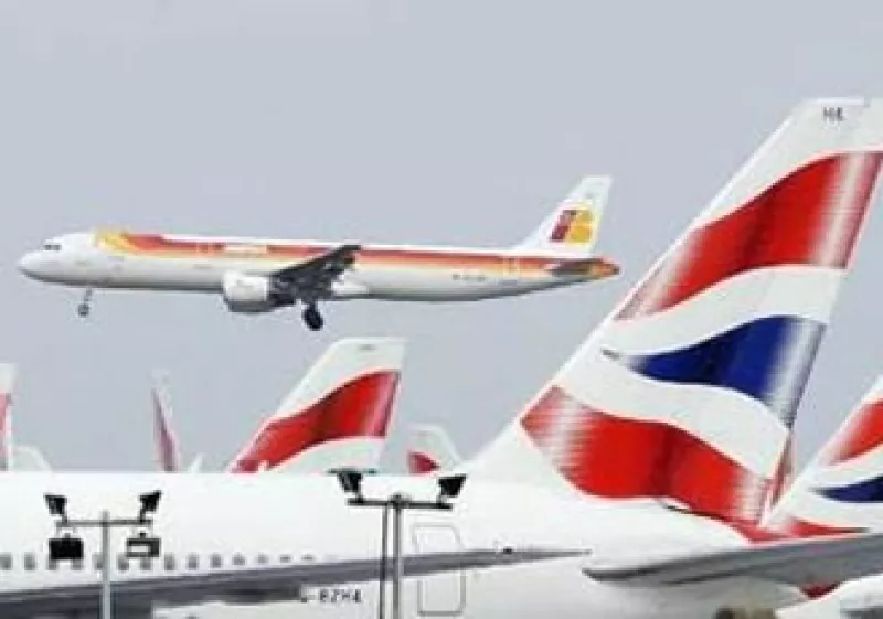 Se espera que la fusión entre British Airways e Iberia se ejecute a finales de 2010 mediante un intercambio de acciones. (Foto: Reuters)