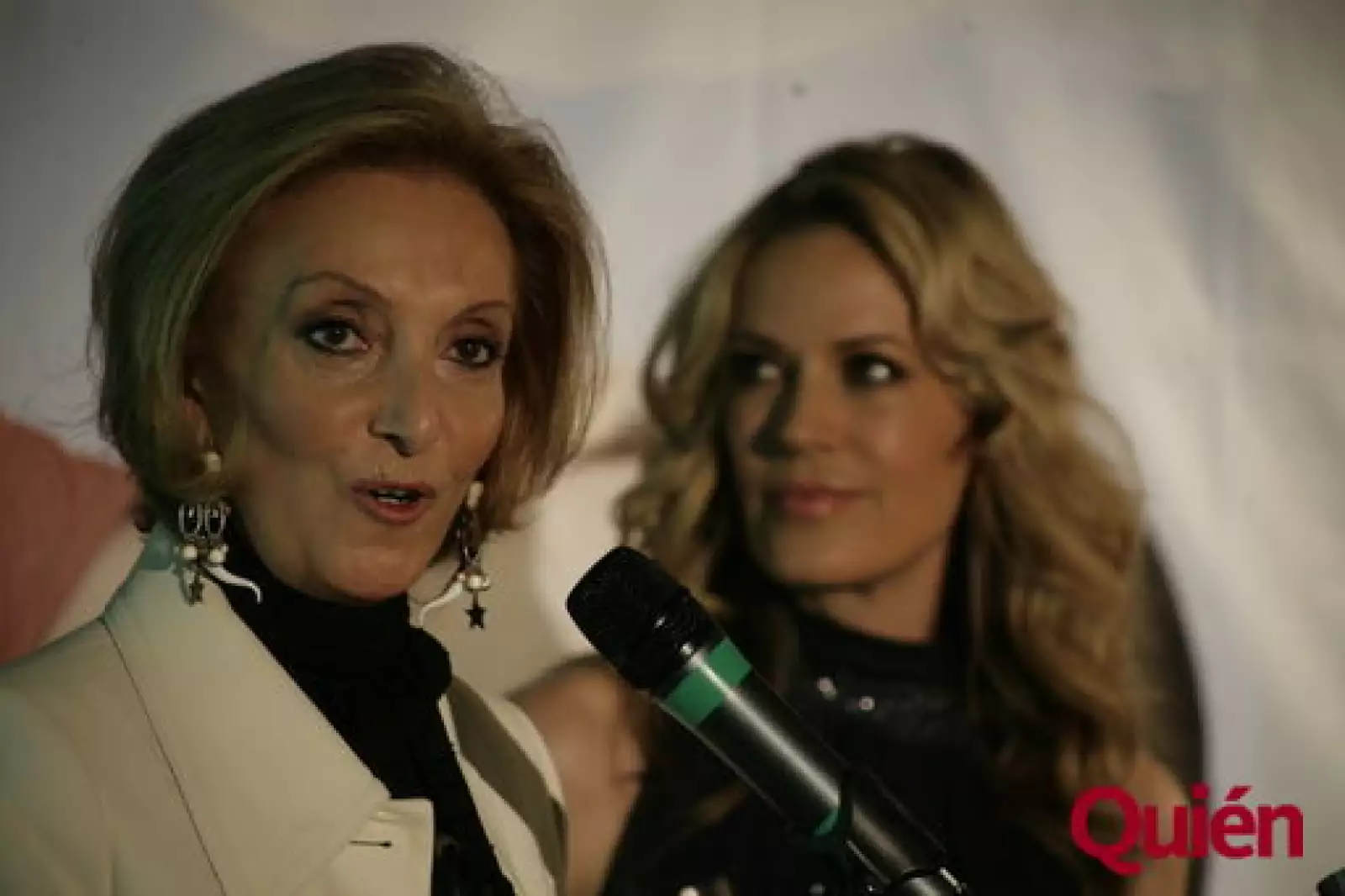 Carmen Gil, Rebeca de Alba