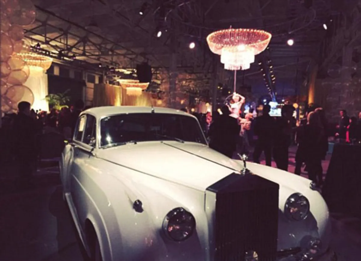 La temática fue de Great Gatsby, por lo que la directora ejecutiva rentó un Rolls-Royce.