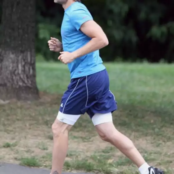 A David Duchovny le hicieron falta algunos músculos para lucir de 10.