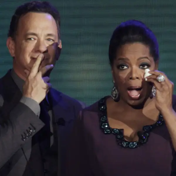 Oprah Winfrey hizo la última temporada de su popular show de televisión; en el programa de despedida, transmitido el 25 de mayo, reunió a personalidades del mundo de la farándula.