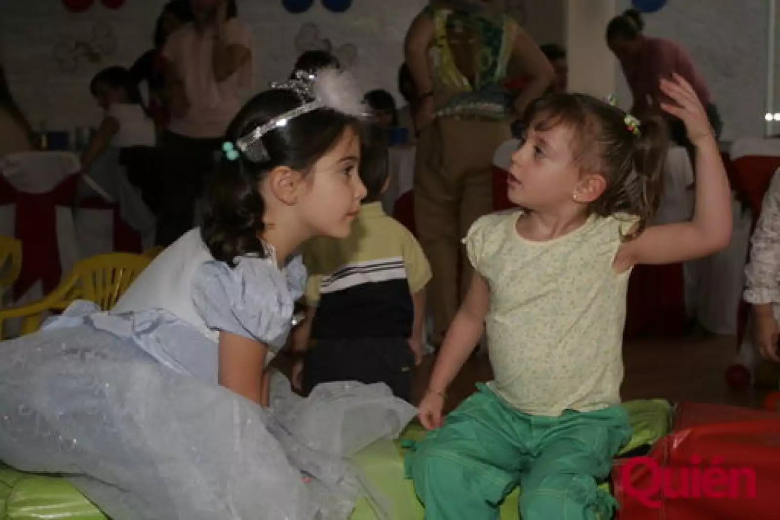 Daniela Conde, Claudia Ruíz