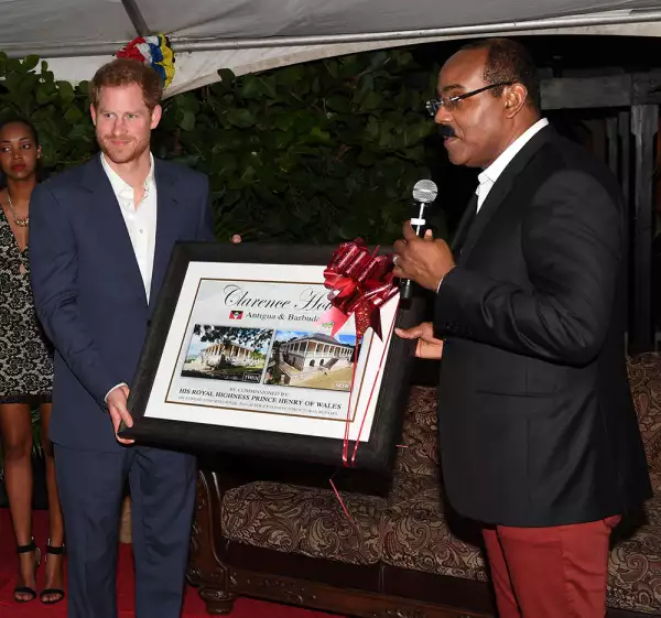 Harry y Gaston Browne, primer ministro de Antigua y Barbuda