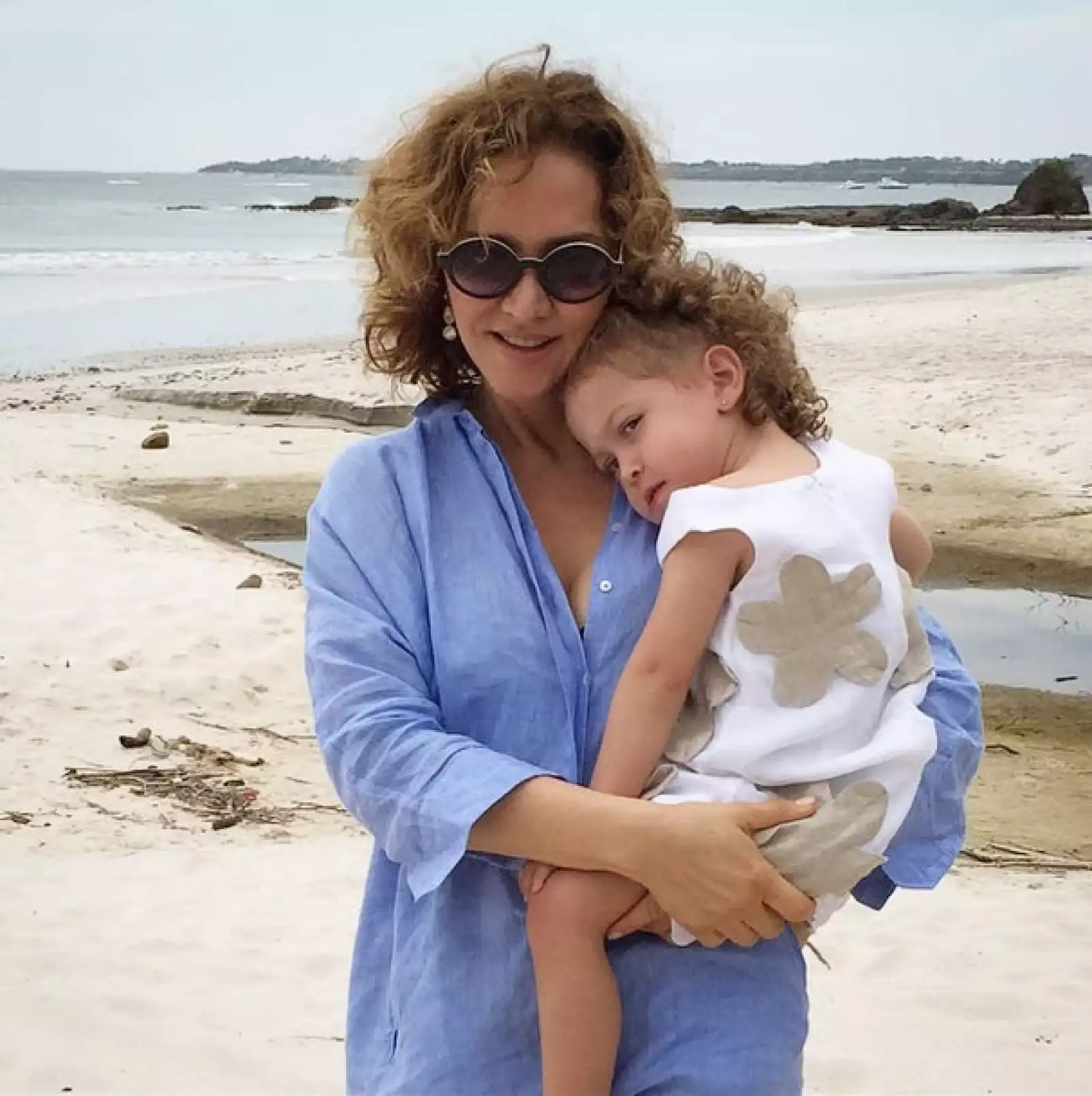 Tras darse a conocer que Jorge Vergara había destituido a su esposa Angélica Fuentes de su cargo como directora de Grupo Omnilife, esta fue una de las primeras imágenes que ella compartió en Instagram, junto a su hija Mariaignacia.