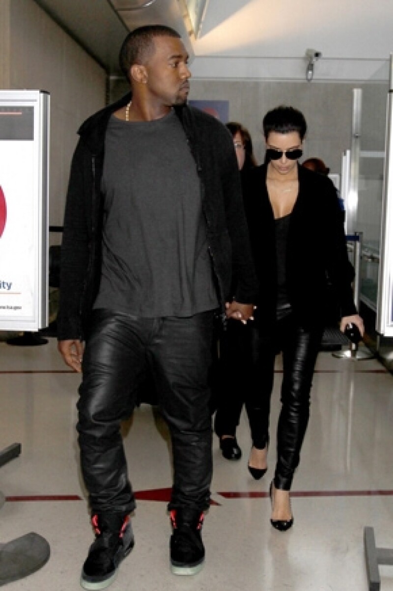 Kim y Kanye saliendo de una heladería en enero de 2013.
