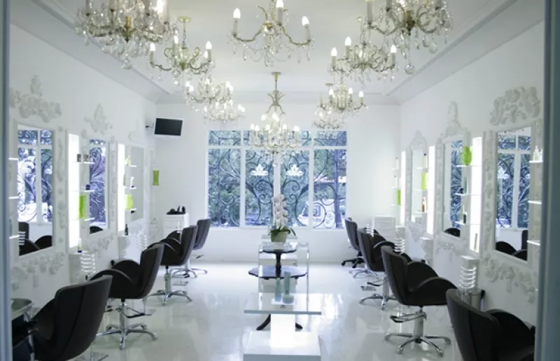 Te presentamos algunas ideas para que, donde quiera que vayas, puedas elegir la opción ecológica en restaurantes, salones de belleza y tiendas.