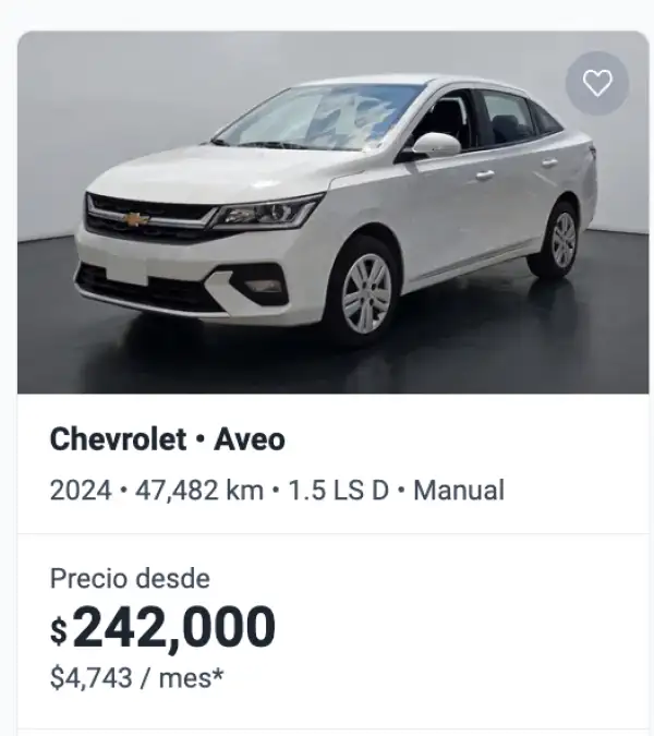 Captura de anuncio de un Chevrolet Aveo 2024 color blanco, transmisión manual, con 47,482 kilómetros y precio desde 242,000 pesos.