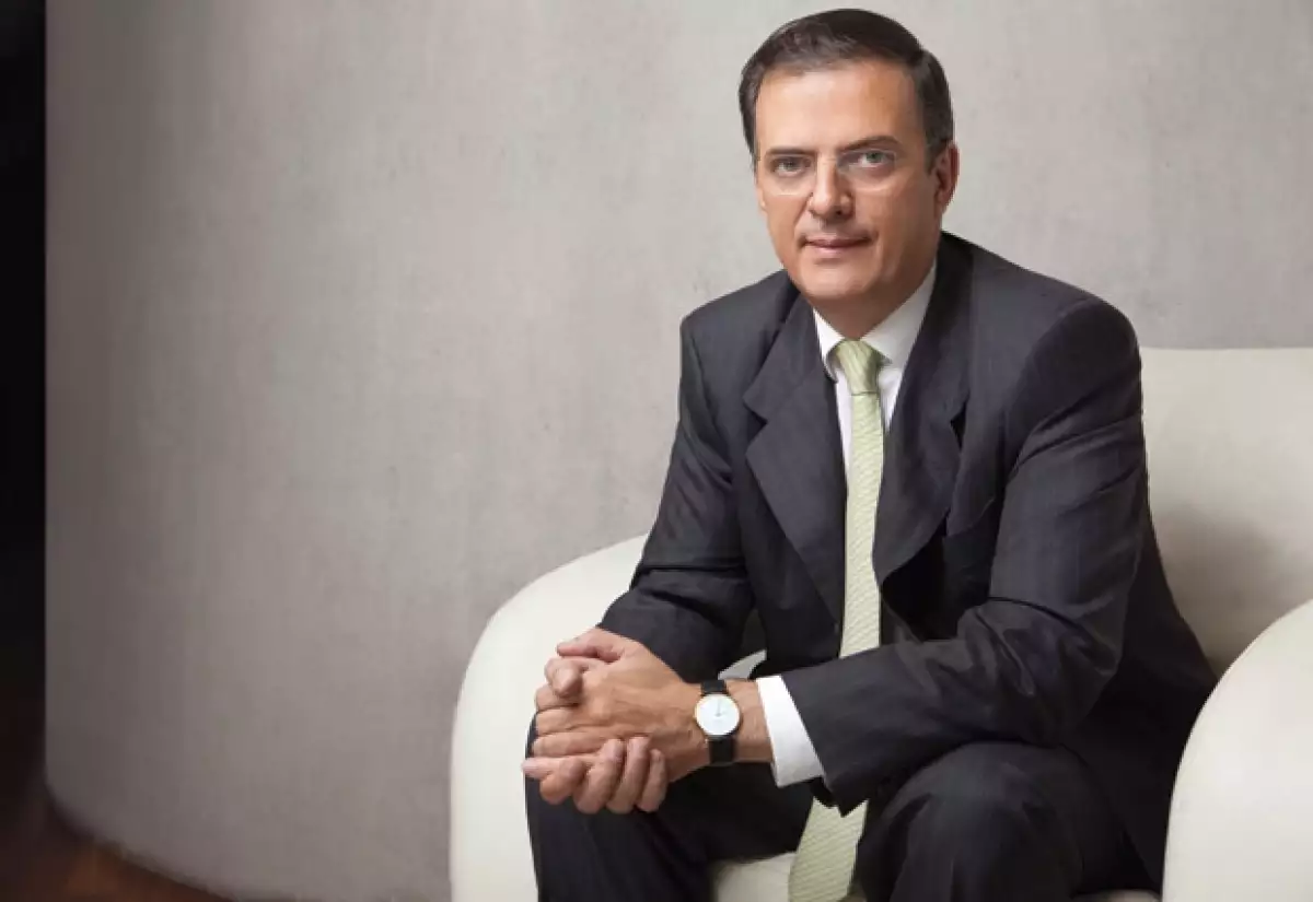 En la nueva edición de la revista Quién, que ya está a la venta, el mandatario capitalino aseguró que no plantea trazarse una vida de soledad.