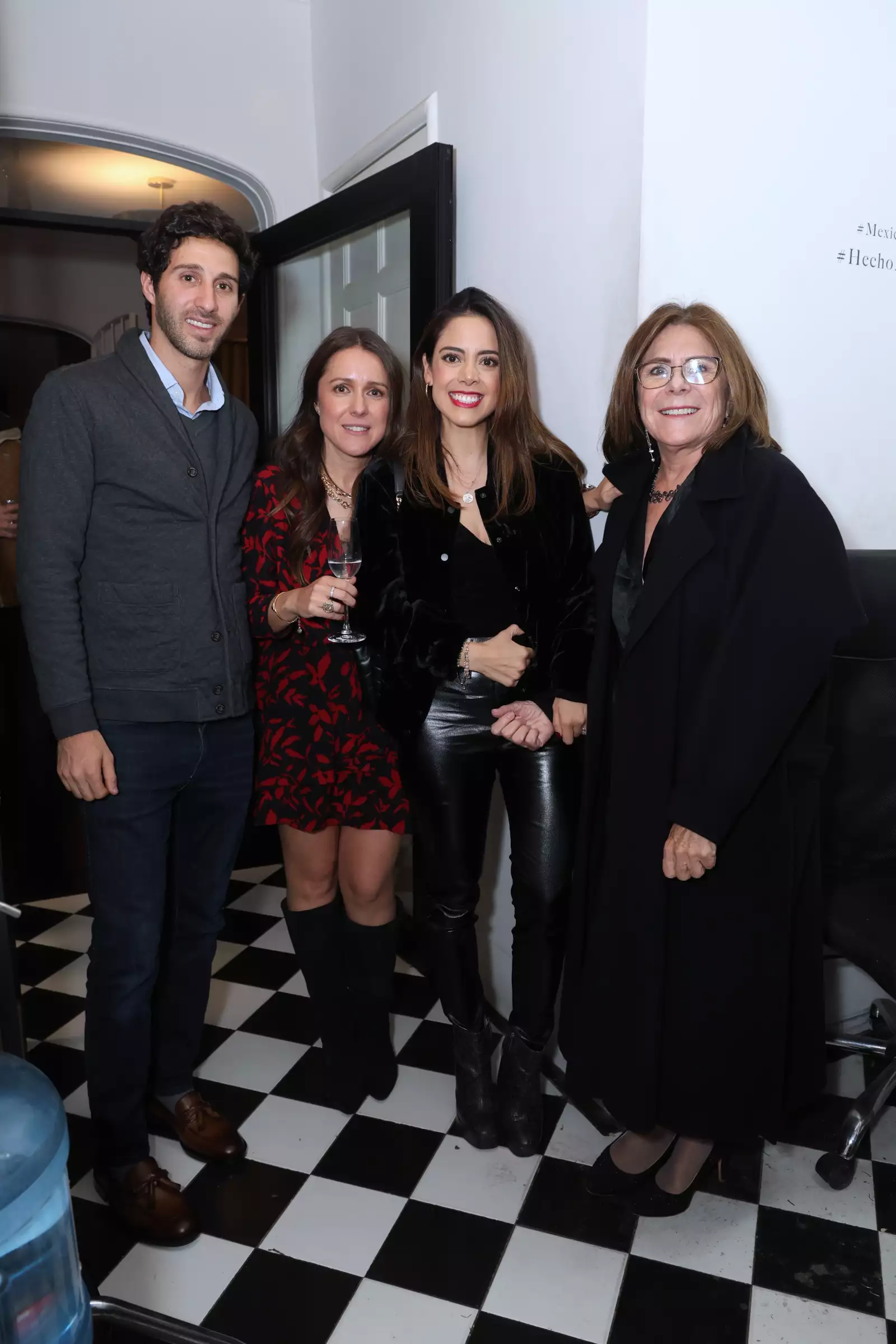 Armando Gálvez , Adriana Soto , Ximena Chávez y Susana Torres 