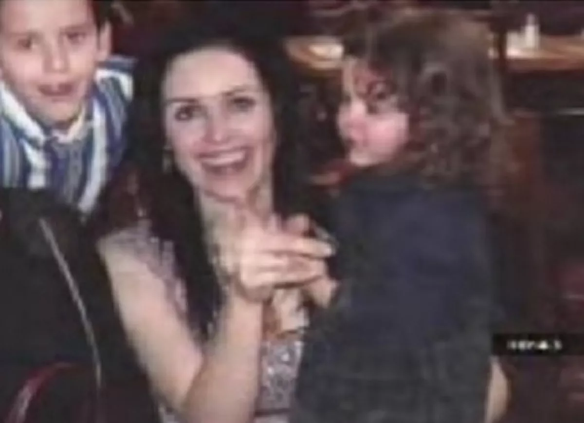 Tere Coss con sus hijos Erik y María Fernanda.