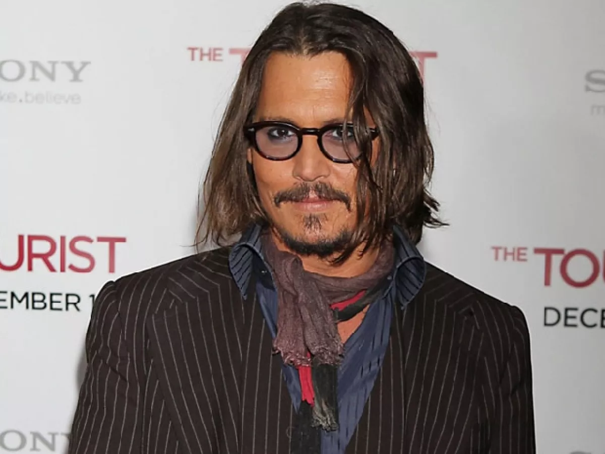 Johnny Depp asistió sin su esposa a la premier de `El Turista´.