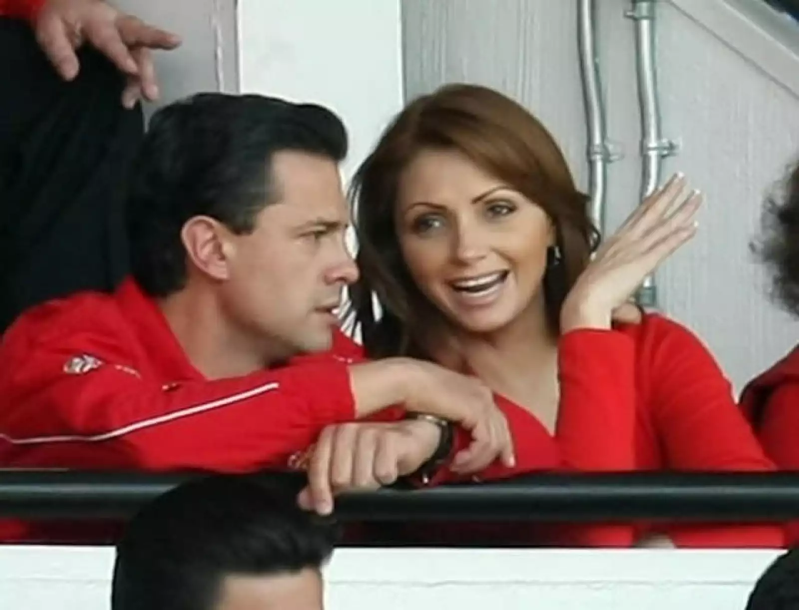 Enrique Peña Nieto y Angélica Rivera festejaron el campeonato del Toluca, equipo que venció al Cruz Azul en penales, quedando 7-6.