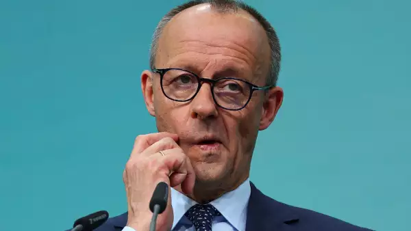 El candidato conservador alemán a canciller y líder del partido de la Unión Demócrata Cristiana (CDU), Friedrich Merz, asiste a una conferencia de prensa después de las elecciones generales en Berlín, Alemania, el 24 de febrero de 2025.