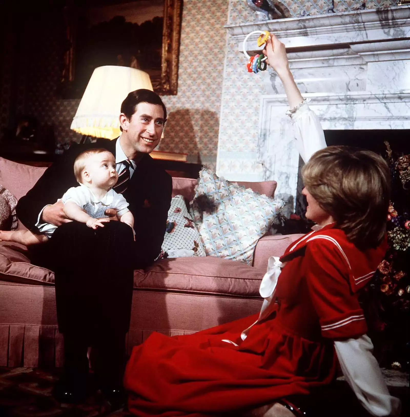 PRINCESS DIANA AND PRINCE CHARLES WITH PRINCE WILLIAM IN KENSINGTON PALACE 1982