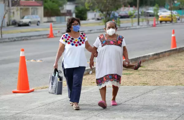 Inició la vacunación contra el Covid-19  a adultos mayores en la ciudad de Mérida.