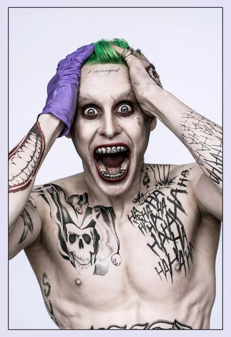 A pocos días de haberse revelado su imagen oficial como “The Joker”, el actor ahora deja ver su musculoso cuerpo, digno de un supervillano.