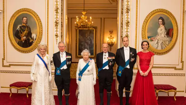 Camila Parker, príncipe Carlos, reina Isabel II, duque de Edimburgo, príncipe William y Kate Middleton