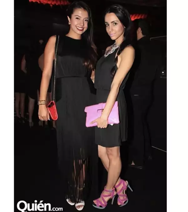 Chantal Torres con su total look negro con detalles rosas.