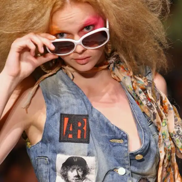 Diseño de Vivienne Westwood, que forma parte de la colección Verano 2011 titulada Anglomanía.