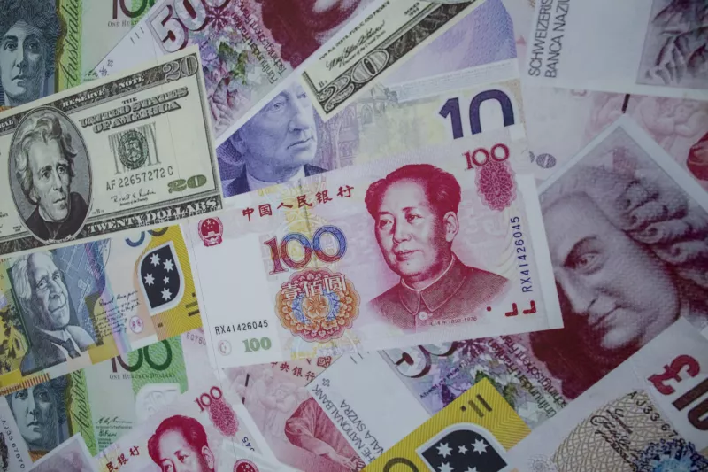 Reservas dólares euro yuan
