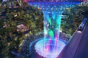 Cascada - aeropuerto - luces.jpg