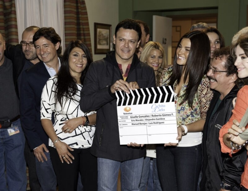 Todo el elenco de Cachito de Cielo lució muy contento por el claquetazo inicial de las grabaciones.