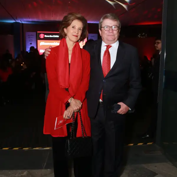 CENA EN ROJO
