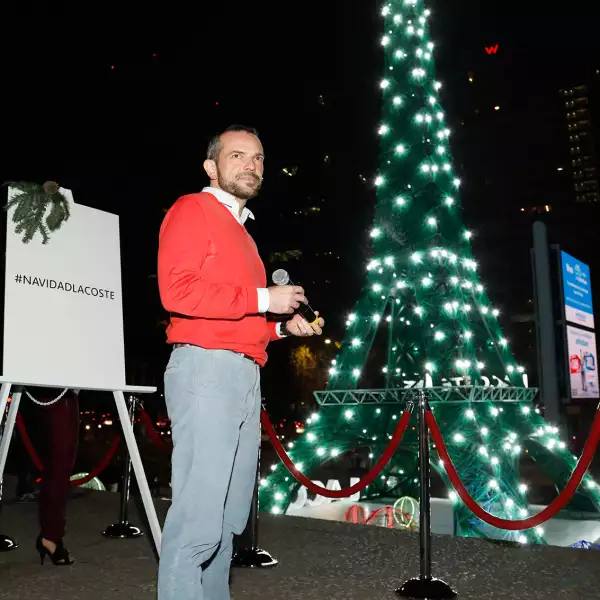 Evento de Lacoste -Una noche navideña bajo la Torre Eiffel