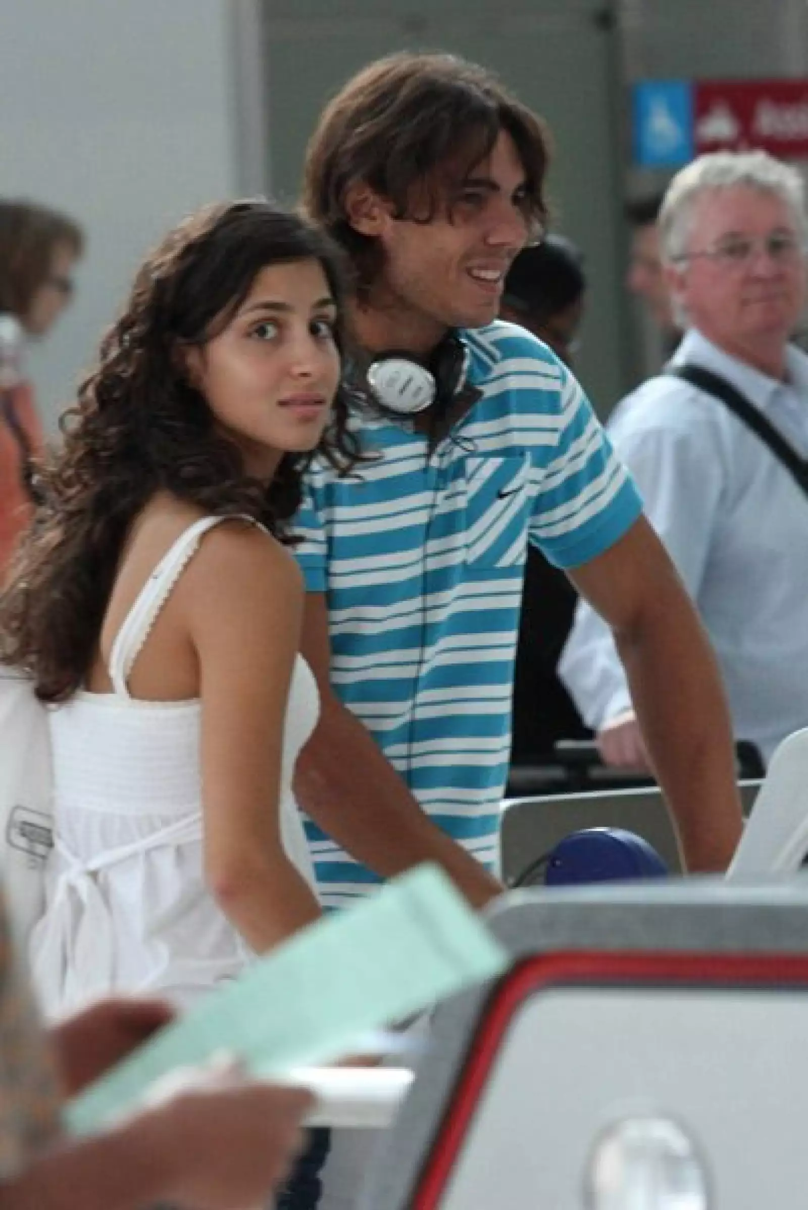 Maria Francesca `Xisca´ Perello y Rafael Nadal. La pareja se conoce desde hace tiempo pues ella era su vecina. Ella nada tiene que ver con el mundo deportivo o de la farándula y disfruta de estar con su novio, nada menos que uno de los mejores tenistas de