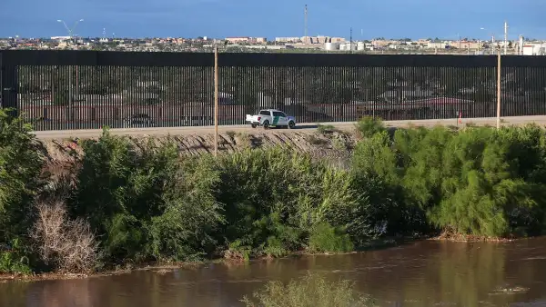 Río Bravo en un tramo del bulevar Cuatro Siglos, en Ciudad Juárez, Chihuahua. 