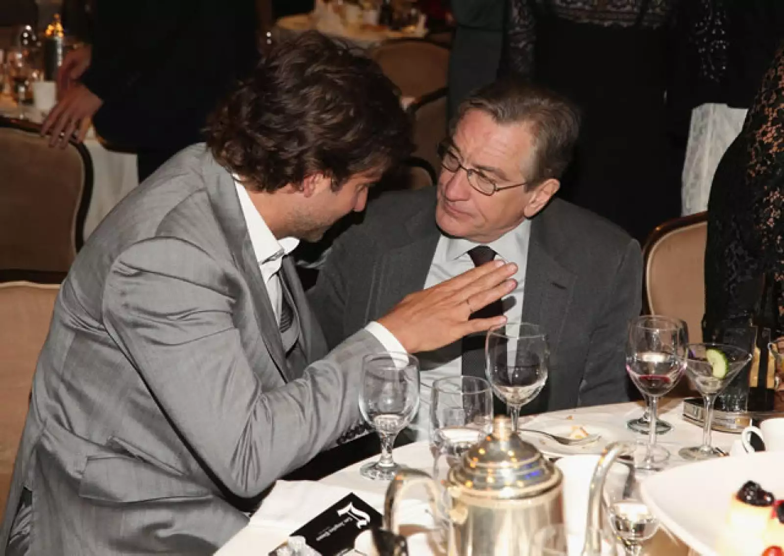 Robert DeNiro y Bradley Cooper fueron los más platicadores durante la noche.