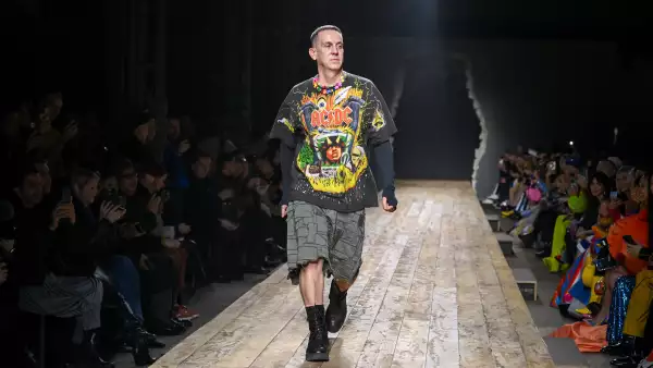 jeremy scott termina contrato se va moschino