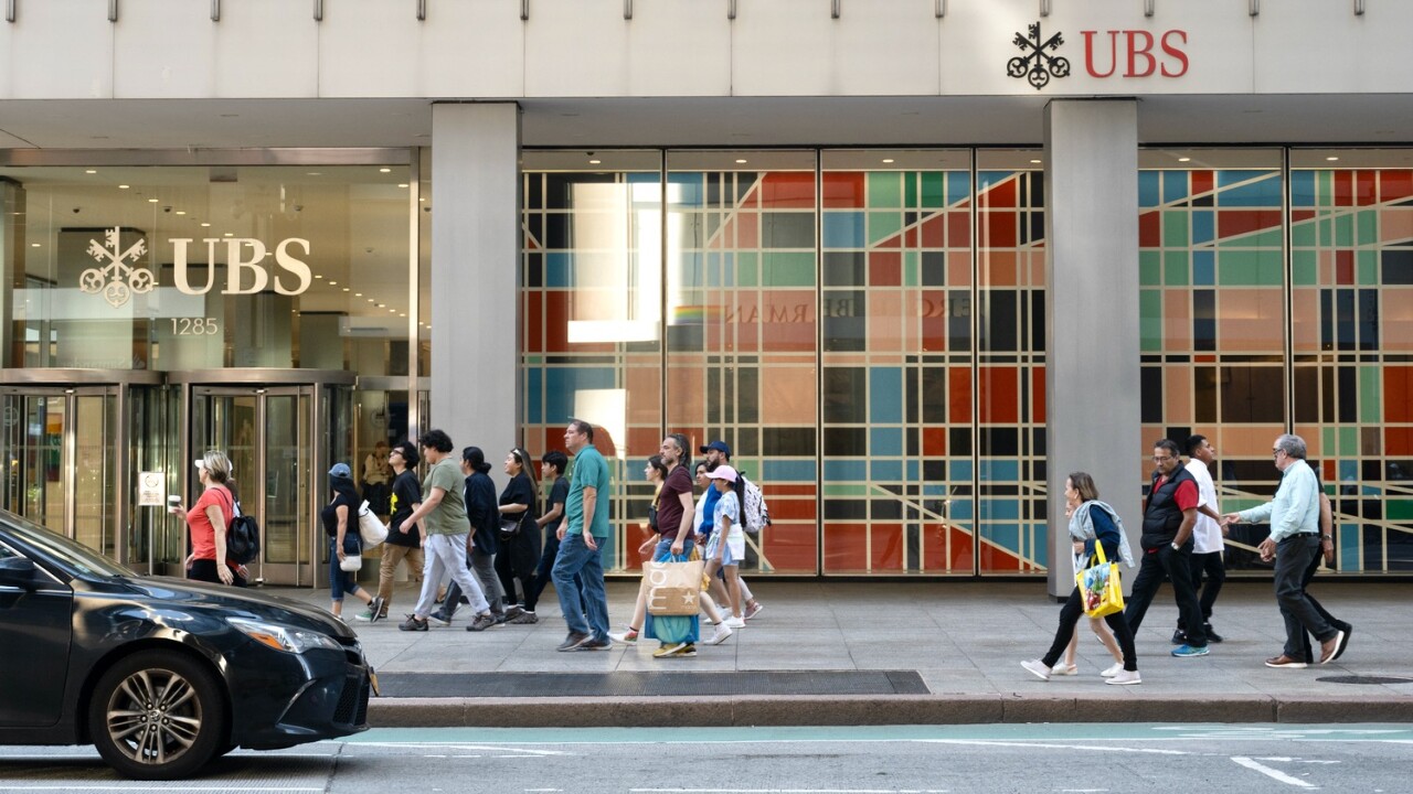 EU impone multa histórica de 125 mdd a UBS por fallas contra lavado de dinero