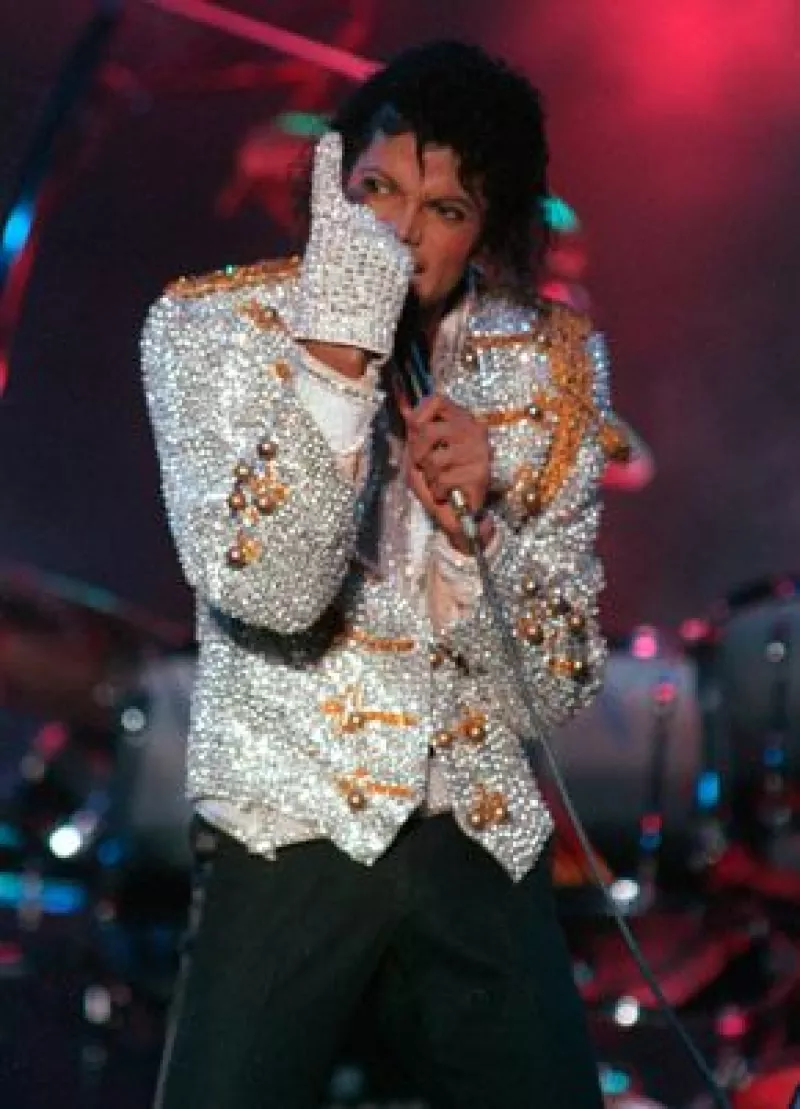 Las ventas de la música del cantante están mucho más arriba que las del Rey del Rock y el Beatle tras sus muertes súbitas.